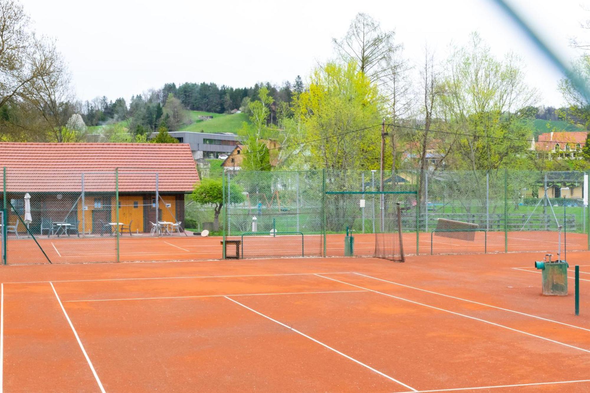 Ferienwohnung Am Freibad Leutschach Exterior photo